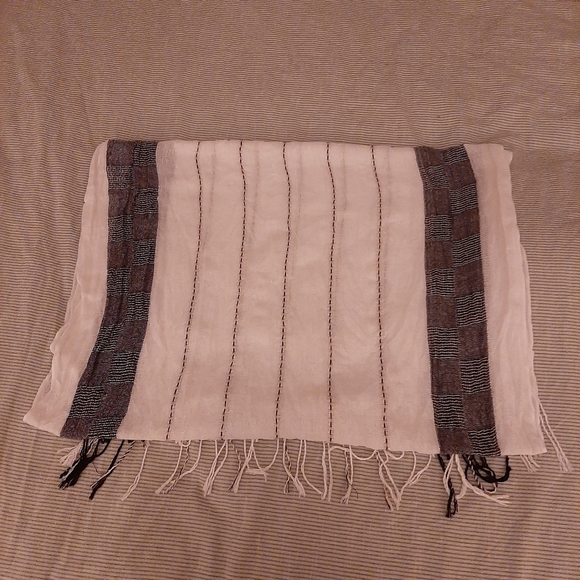 Simons Black & White Scarf - Picture 2 of 3